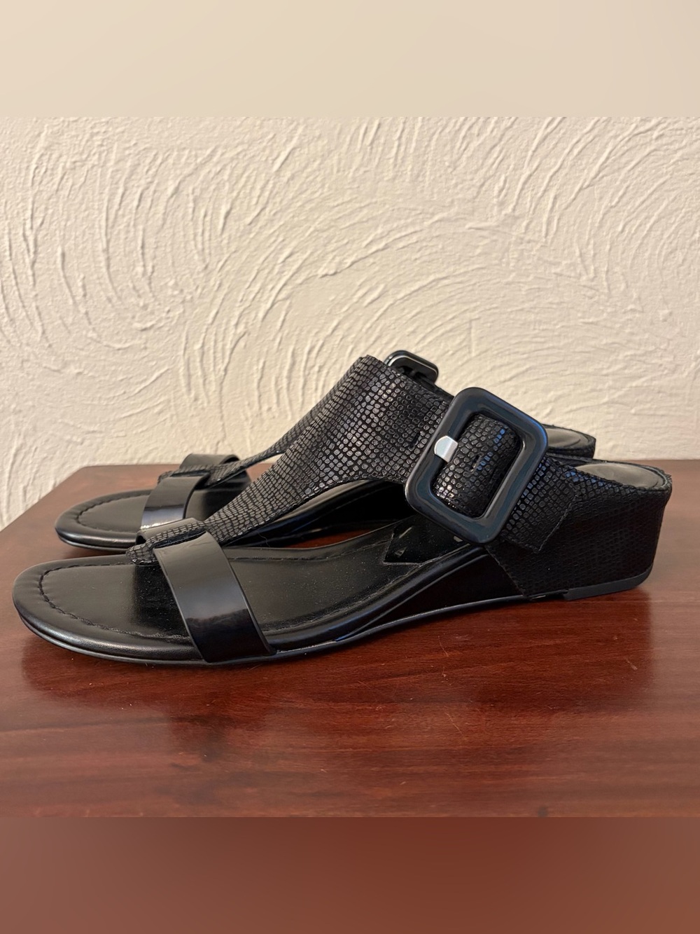Donald Pliner Women's Size 9.5 Ofelia Pebbled Black Leather Slip-On Sandals